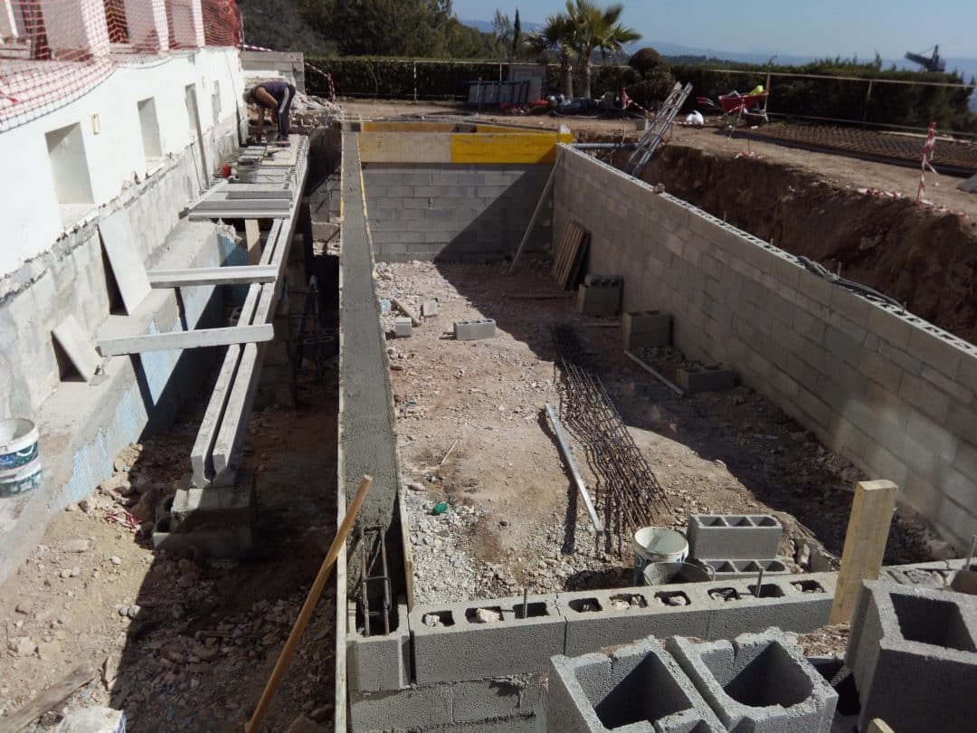 Construcción terrazas exteriores y piscina